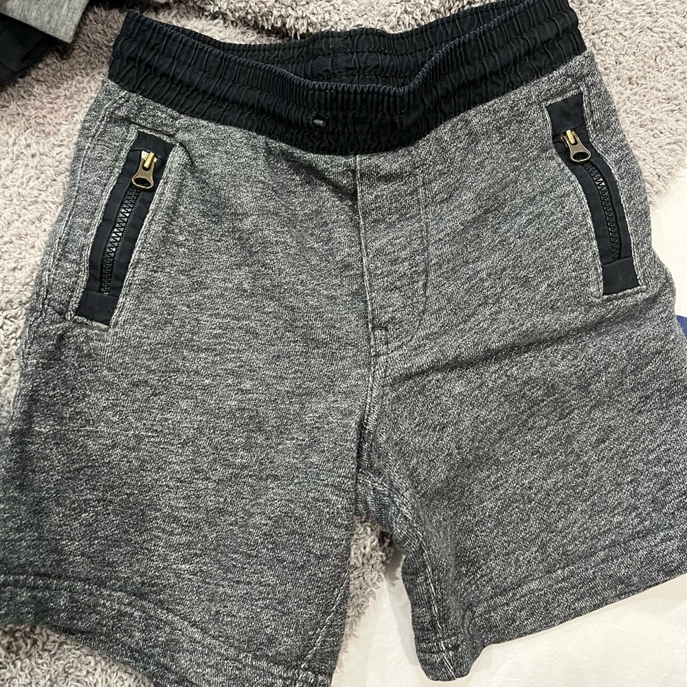 Gap Kids Sweat Shorts with zipper pockets sz4